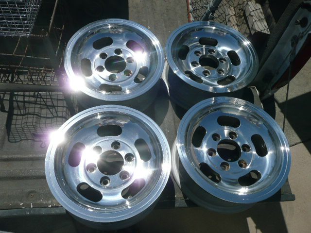 15 X 7 Factory slotted slot aluminum rim wheels Jeep