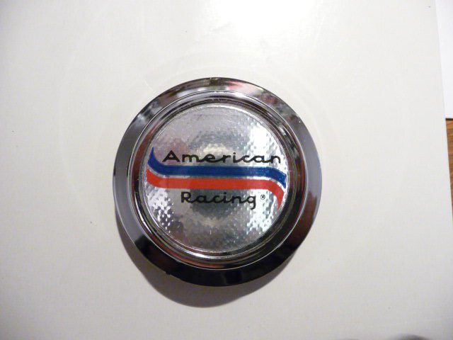 American Racing Libre intermediate center cap. Fits 2 1/4 bore.